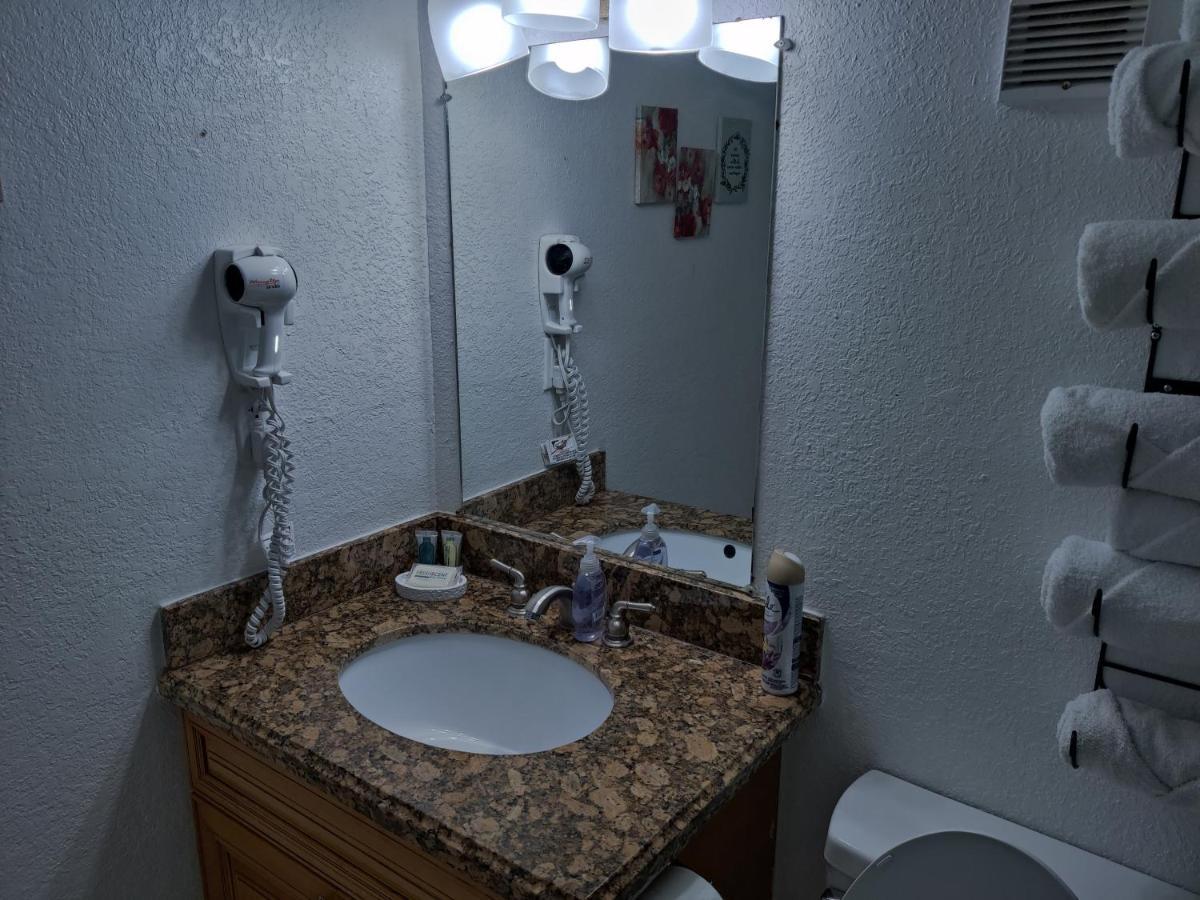 Centauri Vacation Rentals Beautiful 2-Bedroom Condo, Near All Orlando Attractions, Free Parking & Wi-Fi, King Bed, #1 외부 사진