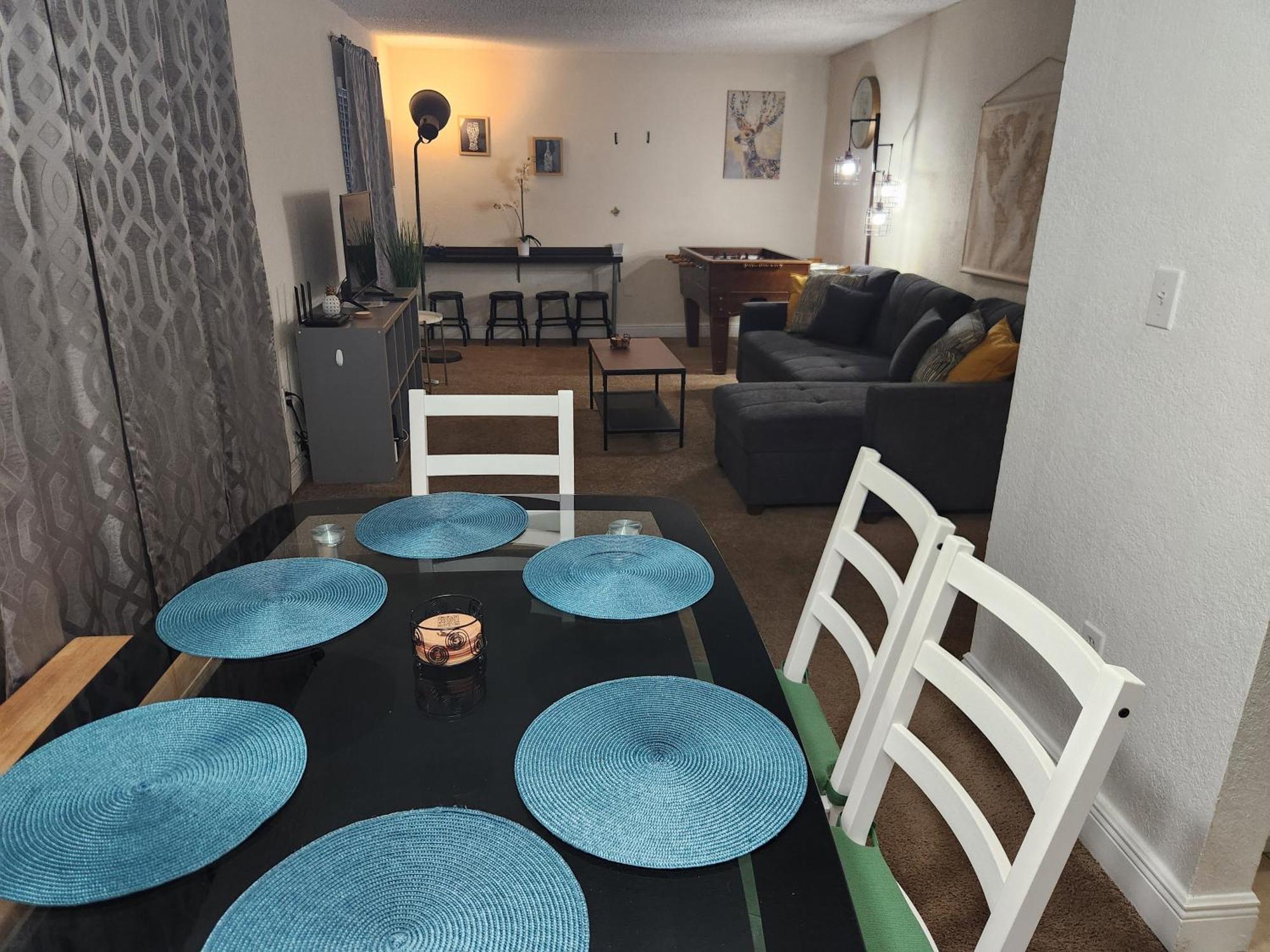 Centauri Vacation Rentals Beautiful 2-Bedroom Condo, Near All Orlando Attractions, Free Parking & Wi-Fi, King Bed, #1 외부 사진