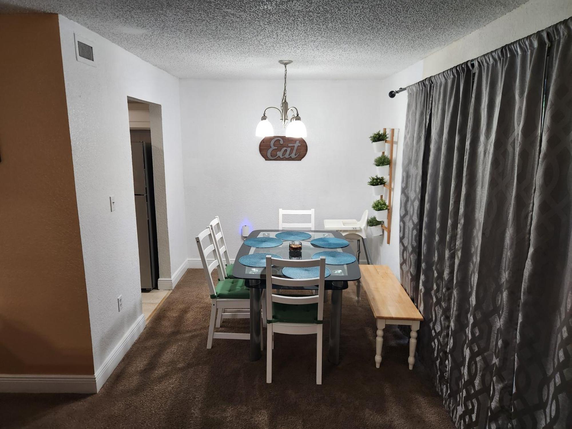 Centauri Vacation Rentals Beautiful 2-Bedroom Condo, Near All Orlando Attractions, Free Parking & Wi-Fi, King Bed, #1 외부 사진