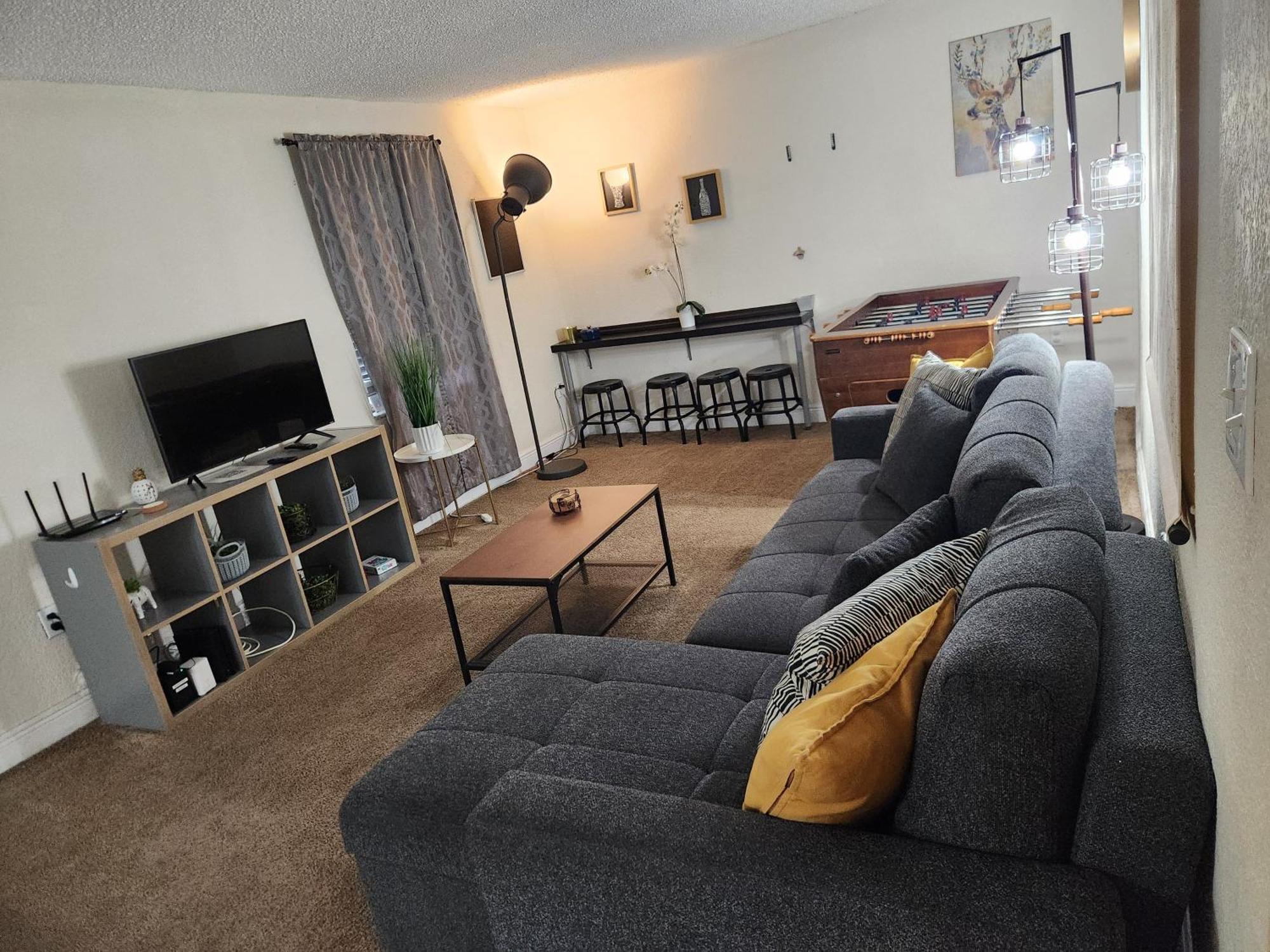 Centauri Vacation Rentals Beautiful 2-Bedroom Condo, Near All Orlando Attractions, Free Parking & Wi-Fi, King Bed, #1 외부 사진